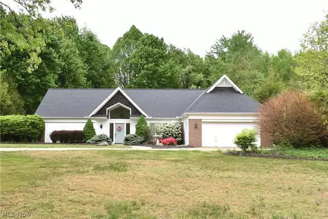 2161 Chimney Ridge Dr, Madison, OH 44057