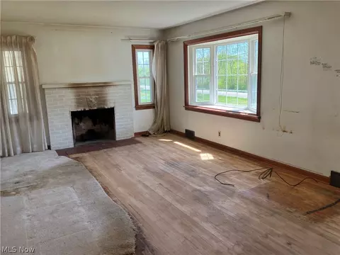 Living - 1945 Killian Rd, Akron, OH 44312 photo 1 of 5