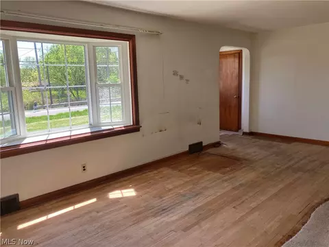 Living - 1945 Killian Rd, Akron, OH 44312 photo 3 of 5