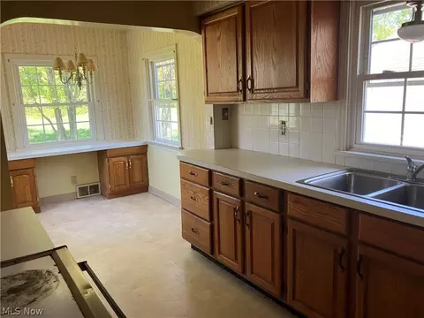 Kitchen - 1945 Killian Rd, Akron, OH 44312 photo 2 of 2