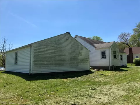 Exterior - 1945 Killian Rd, Akron, OH 44312 photo 7 of 9