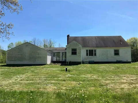 Exterior - 1945 Killian Rd, Akron, OH 44312 photo 4 of 9