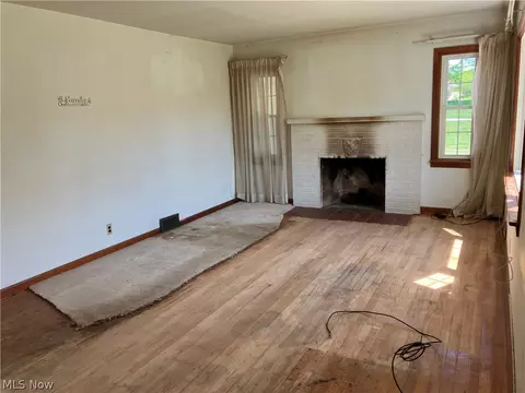 Living - 1945 Killian Rd, Akron, OH 44312 photo 4 of 5