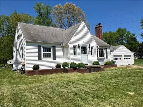 1945 Killian Rd, Akron, OH 44312