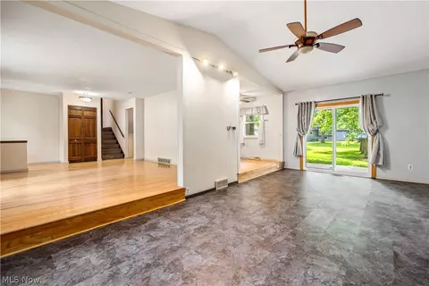 959 Bennett Dr, Elyria, OH 44035 photo 8