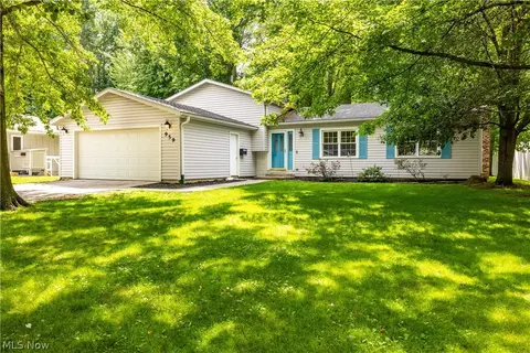 959 Bennett Dr, Elyria, OH 44035