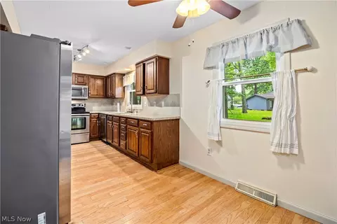 959 Bennett Dr, Elyria, OH 44035 photo 10