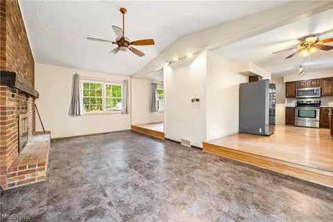 959 Bennett Dr, Elyria, OH 44035 photo 9