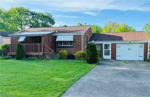 320 Glendola Ave NW, Warren, OH 44483