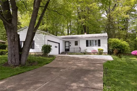 1617 Rockwood Dr, Youngstown, OH 44505