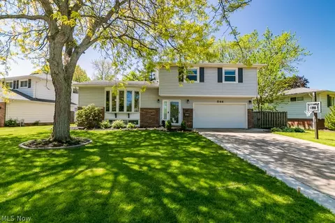 1144 Bonnie Ln, Mayfield Heights, OH 44124
