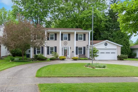 1914 Edenhall Dr, Lyndhurst, OH 44124