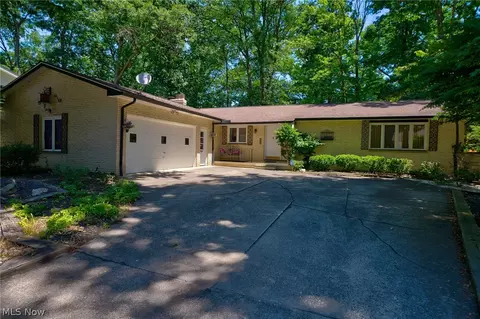 8006 Sierra Oval, Parma, OH 44130