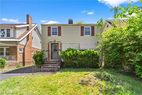 927 Selwyn Rd, Cleveland Heights, OH 44112