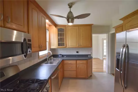 715 Mapleview Dr, Seven Hills, OH 44131 photo 13