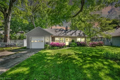 91 Edgewood Dr, Berea, OH 44017