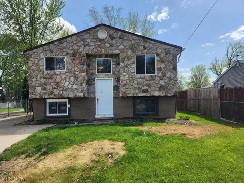331 Parmely Ave, Elyria, OH 44035
