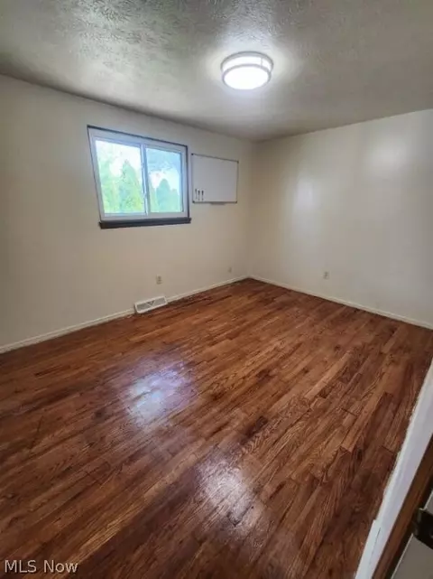 331 Parmely Ave, Elyria, OH 44035 photo 3