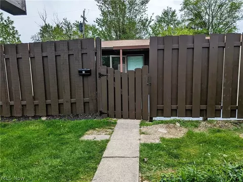 45 Greenfield Ct, Berea, OH 44017