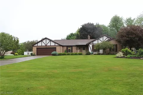 1222 Briarview Ave NW, North Canton, OH 44720