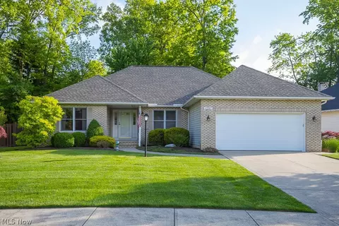 6297 Old Virginia Ln, Parma Heights, OH 44130