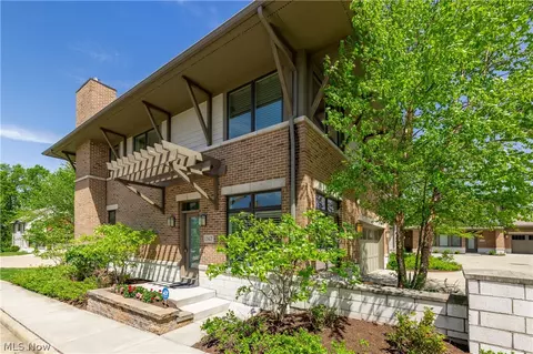 1367 Slate Ct, Cleveland Heights, OH 44118