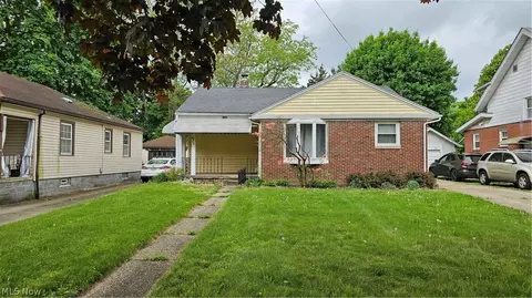 1052 Chalker St, Akron, OH 44310