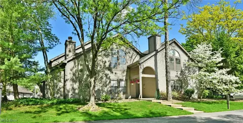 1233 Red Tail Hawk Ct #1, Youngstown, OH 44512