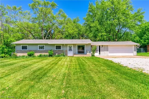 490 Sherwood Dr, Aurora, OH 44202