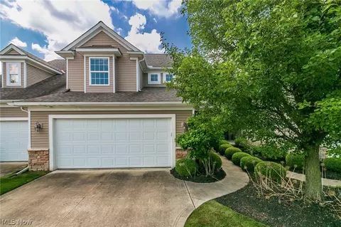 8338 Beaumont Dr, Mentor, OH 44060