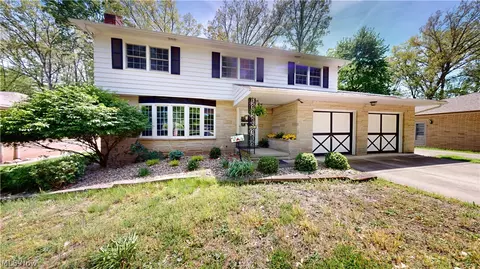 8401 Sierra Oval, Parma, OH 44130