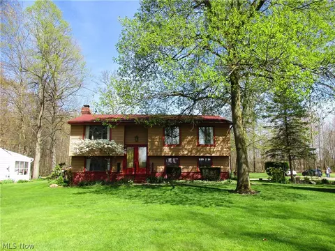 2996 Malibu Dr SW, Newton Falls, OH 44444