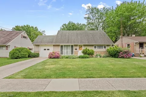 137 Catherine Ln, Alliance, OH 44601