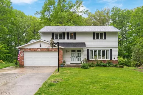 32900 Ledge Hill Dr, Solon, OH 44139