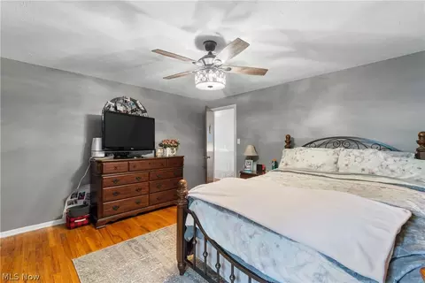 Bedroom - 32900 Ledge Hill Dr, Solon, OH 44139 photo 4 of 7