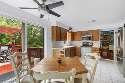 Kitchen - 32900 Ledge Hill Dr, Solon, OH 44139 photo 4 of 4