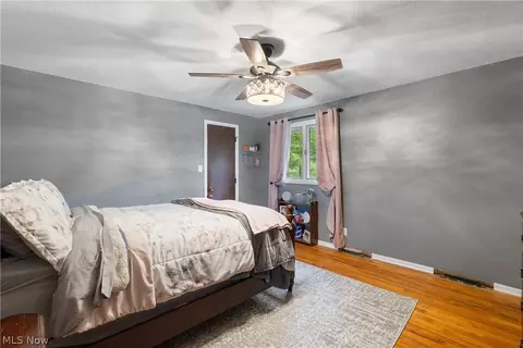 Bedroom - 32900 Ledge Hill Dr, Solon, OH 44139 photo 3 of 7