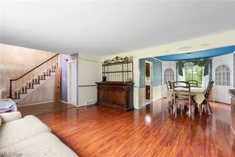 Entry Way - 32900 Ledge Hill Dr, Solon, OH 44139 photo 2 of 3