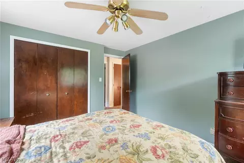 Bedroom - 32900 Ledge Hill Dr, Solon, OH 44139 photo 6 of 7