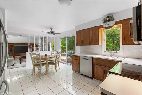Kitchen - 32900 Ledge Hill Dr, Solon, OH 44139 photo 1 of 4