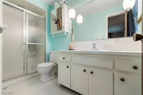 Bath - 32900 Ledge Hill Dr, Solon, OH 44139 photo 1 of 3