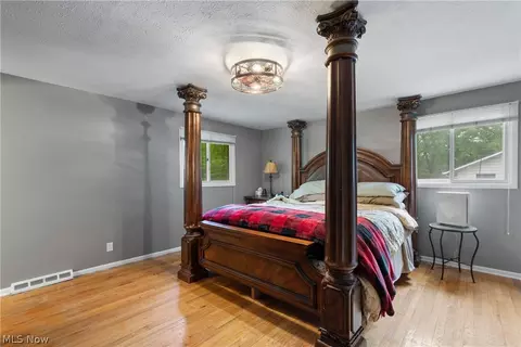 Bedroom - 32900 Ledge Hill Dr, Solon, OH 44139 photo 1 of 7