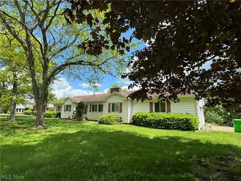 1313 N Crater Ave, Dover, OH 44622