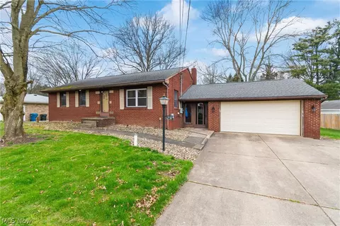 1237 Woodland Dr, Uniontown, OH 44685
