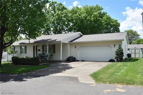 2755 Woodside Dr, Zanesville, OH 43701