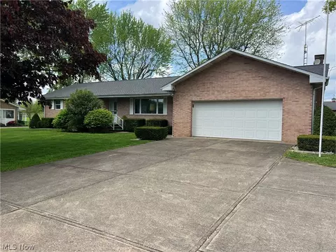15925 Bowman St NE, Homeworth, OH 44634