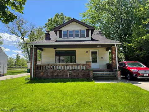 16200 Raymond St, Maple Heights, OH 44137