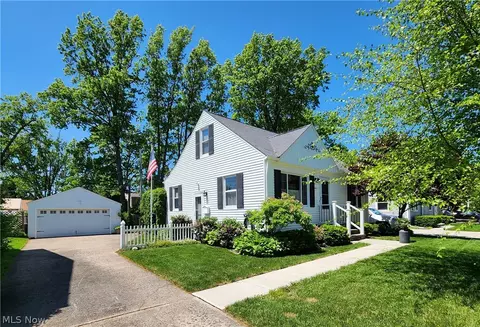 142 Drummond Rd, Avon Lake, OH 44012