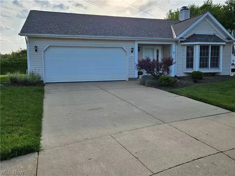 311 Bridgewater Ln #24, Chardon, OH 44024