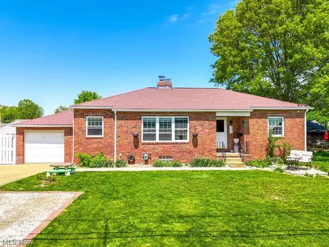 701 E Ford Ave, Barberton, OH 44203